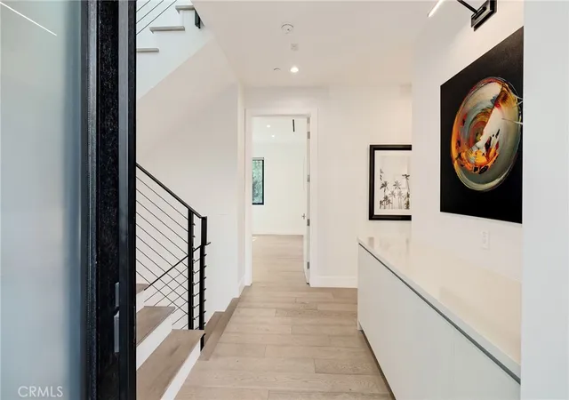 Photo 3 of Sale Pending at 622 1st Place, Hermosa Beach, CA 90254 | MLS# SB26146111 | Listing updated on 2026-09-01