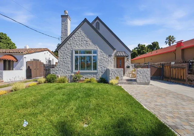 Photo 2 of Sale Pending at 635 Riverside Dr, San Jose, CA 95125 | MLS# ML82052576 | Listing updated on 2026-10-09