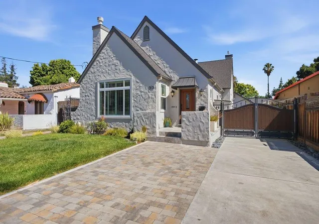 Photo 3 of Sale Pending at 635 Riverside Dr, San Jose, CA 95125 | MLS# ML82052576 | Listing updated on 2026-10-09