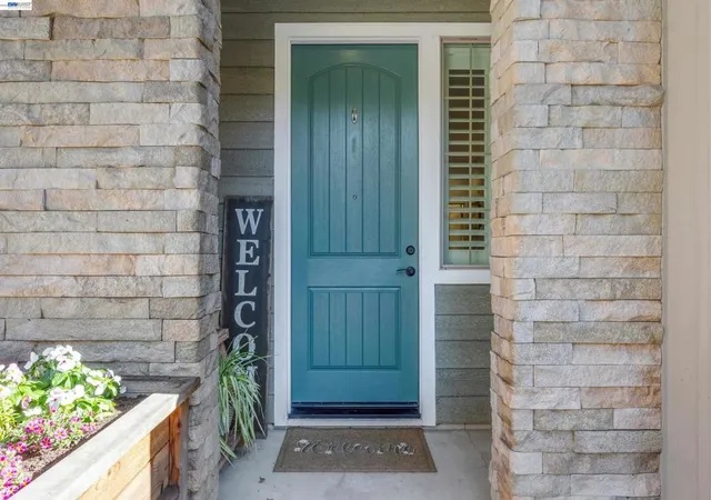 Listing Photo 4 - Condo for sale in building located at 241 Fennel Wy, Livermore, CA 94551