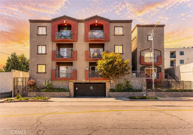 2nd image of 11124 Burbank Blvd #101, North Hollywood, CA 91601 | MLS# GD26144579