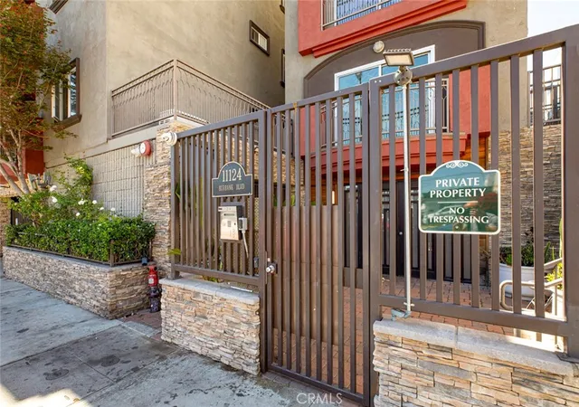 4th image of 11124 Burbank Blvd #101, North Hollywood, CA 91601 | MLS# GD26144579