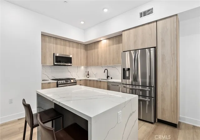 Photo 3 of Condo for sale at 178 S Euclid Ave #106, Pasadena, CA 91101 | MLS# PF26148407 | Listing updated on 2026-09-22