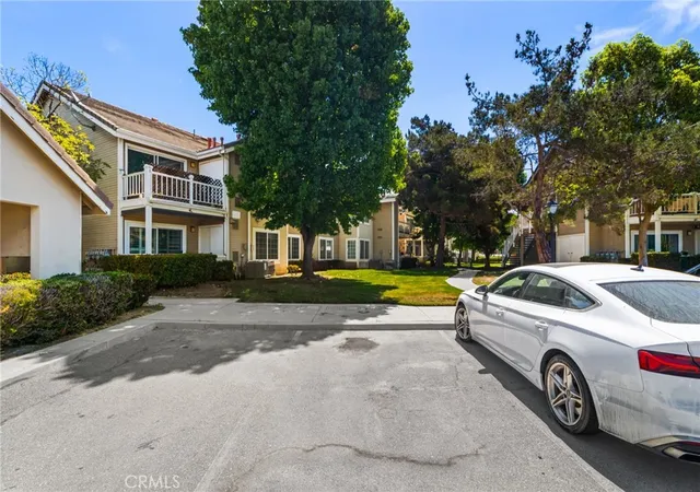 2nd image of 3860 Amberly Dr, Inglewood, CA 90305
