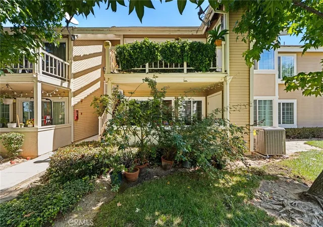 2nd image of 3860 Amberly Dr #F, Inglewood, CA 90305 | MLS# CV26148467