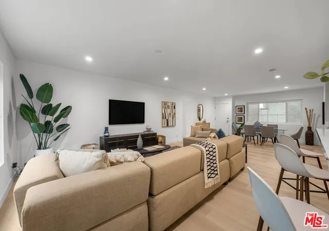 Homes for sale in Los Angeles, CA | 5301 Yarmouth Ave, Los Angeles, CA 91316