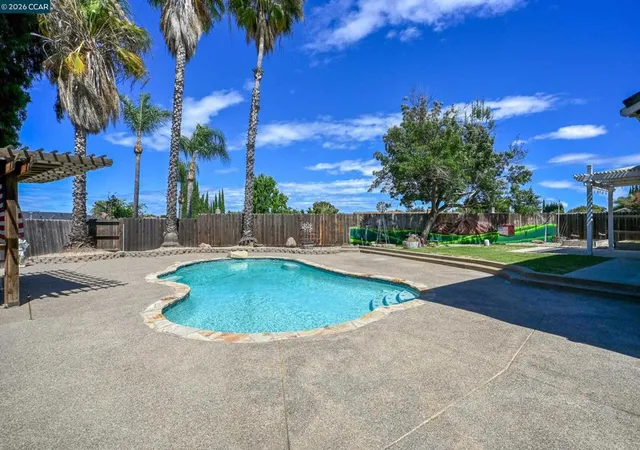 Photo 1 of Single family home for sale at 454 Bristol Ct, Oakley, CA 94561 | MLS# 41140833 | Listing updated on 2026-10-05