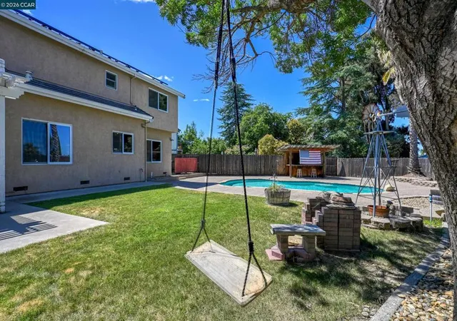 Photo 3 of Single family home for sale at 454 Bristol Ct, Oakley, CA 94561 | MLS# 41140833 | Listing updated on 2026-10-05
