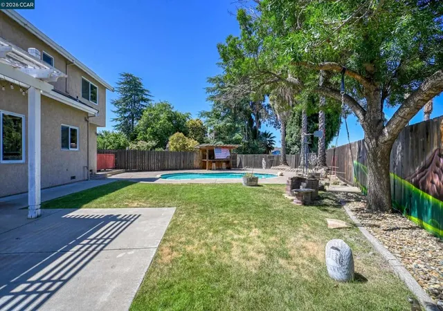 Photo 4 of Single family home for sale at 454 Bristol Ct, Oakley, CA 94561 | MLS# 41140833 | Listing updated on 2026-10-05