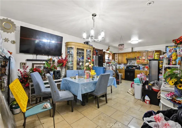 Listing Photo 5 - Condo for sale in building located at 232 E 47th, Los Angeles, CA 90011
