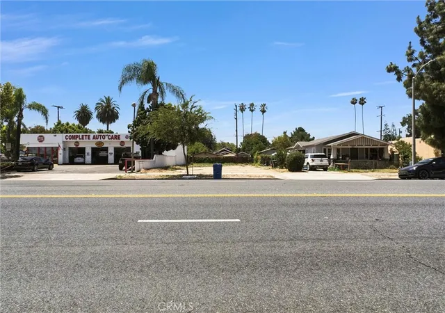 1st image of 968 E Mission Blvd, Pomona, CA 91766 | MLS# DW26148582