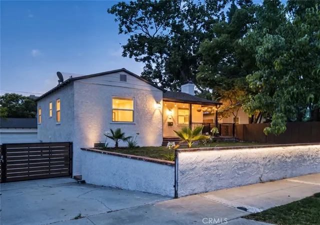 1st image of 210 N Naomi St, Burbank, CA 91505 | MLS# GD26144477