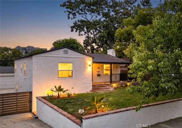 2nd image of 210 N Naomi St, Burbank, CA 91505 | MLS# GD26144477