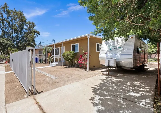 Photo 3 of Sale Pending at 4418 Tremont St, San Diego, CA 92102 | MLS# 260016579SD | Listing updated on 2026-10-07