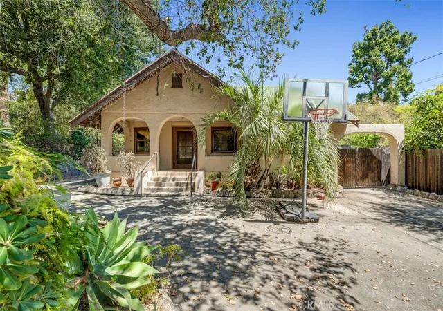 Photo 3 of Single family home for sale at 611 E Grandview, Sierra Madre, CA 91024 | MLS# AR26148218 | Listing updated on 2026-10-07