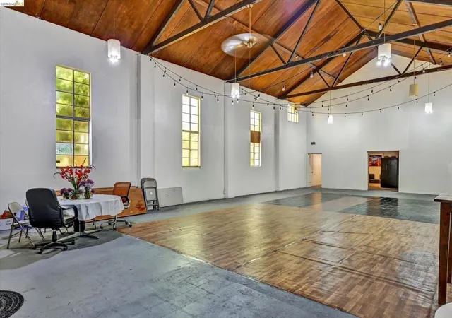 Listing Photo 4 - Condo for sale in building located at 1190 Davis St, San Leandro, CA 94577