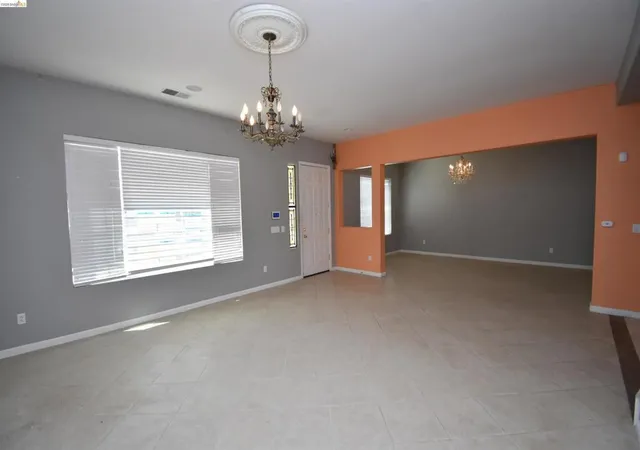 Photo 4 of Single family home for sale at 1875 Ventura Dr, Pittsburg, CA 94565 | MLS# 41140859 | Listing updated on 2026-10-08