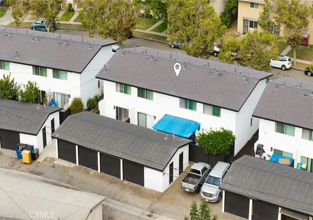 Listing Photo 2 - Condo for sale in building located at 2729 S Baker, Santa Ana, CA 92707 - Unit #