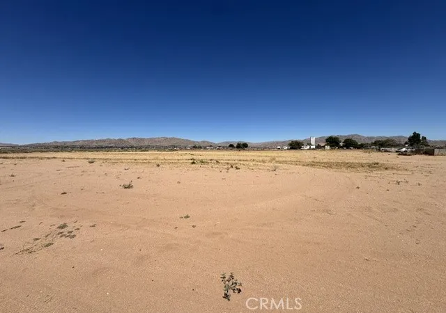 5th image of 21832 Thunderbird, Apple Valley, CA 92307 | MLS# CV26148677