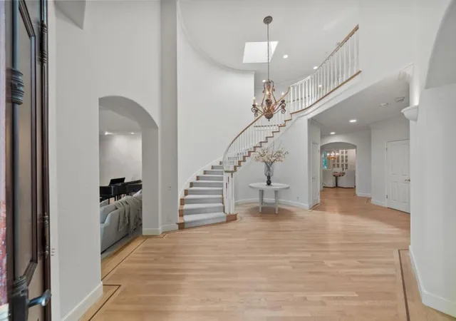 3rd image of 24970 Okeefe Ln, Los Altos Hills, CA 94022 | MLS# ML82051008