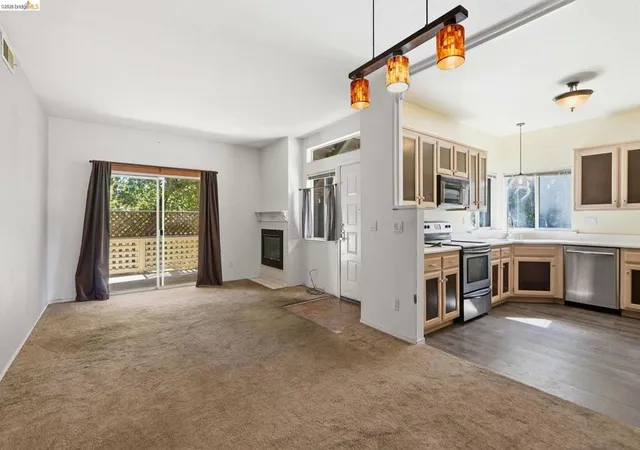 Listing Photo 4 - Condo for sale in building located at 243 Florence Ct, Hercules, CA 94547