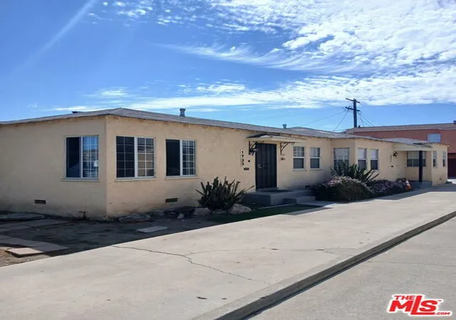Listing Photo 1 - Condo for sale in building located at 1733 S La Brea Ave, Los Angeles, CA 90019