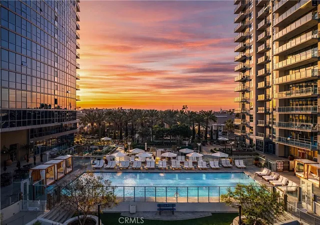 Listing Photo 2 - Condo for sale in building located at 9 Macarthur Pl, Santa Ana, CA 92707 - Unit #609