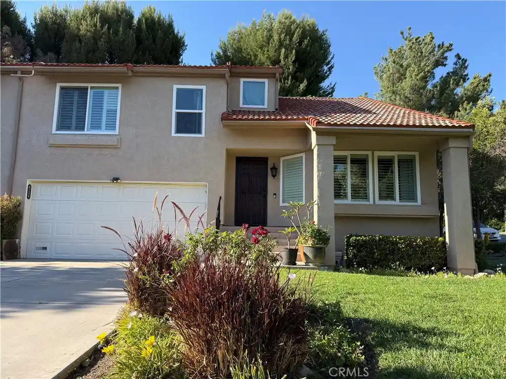 Townhouse for sale at 26341 Rainbow Glen Dr, Newhall, CA 91321 | MLS# SR26148915