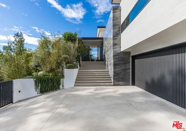 Photo 3 of Single family home for sale at 9455 Eden Dr, Beverly Hills, CA 90210 | MLS# 26857381 | Listing updated on 2026-09-25