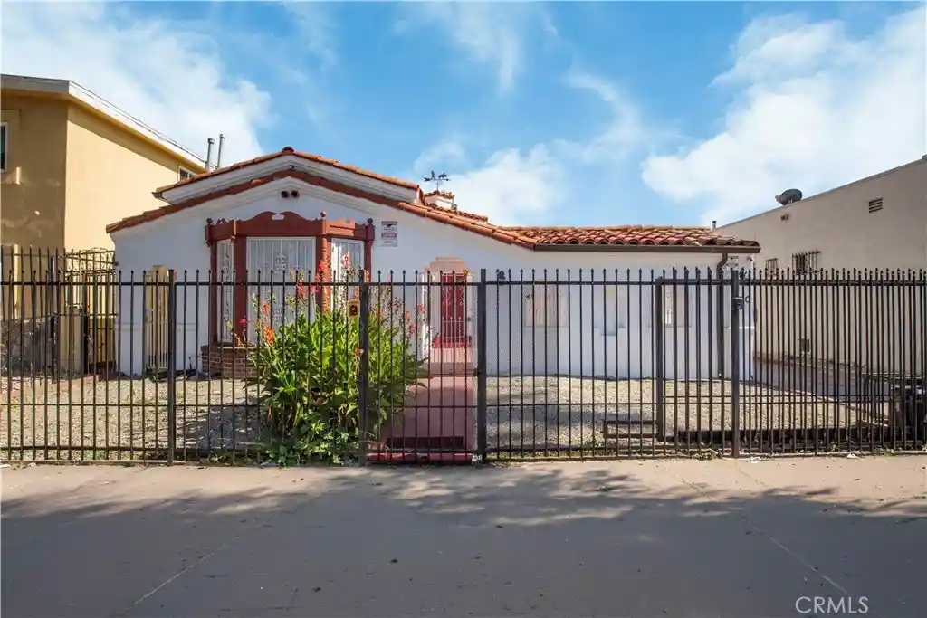 Photo 1 of Multi family home for sale at 522 W 82nd Street, Los Angeles, CA 90044 | MLS# SB26148964 | Listing updated on 2026-07-13