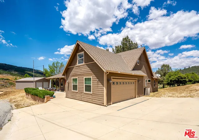 Photo 3 of Single family home for sale at 18087 Newview Dr, Lake Hughes, CA 93532 | MLS# 26855759 | Listing updated on 2026-09-29
