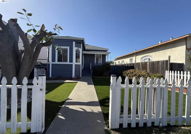 Photo 1 of Single family home for sale at 550 Marina Blvd, San Leandro, CA 94577 | MLS# 41140915 | Listing updated on 2026-09-25