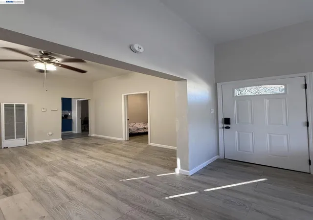Photo 3 of Single family home for sale at 550 Marina Blvd, San Leandro, CA 94577 | MLS# 41140915 | Listing updated on 2026-09-25