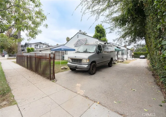 2nd image of 1758 Lincoln Ave, Pasadena, CA 91103 | MLS# AR26147655