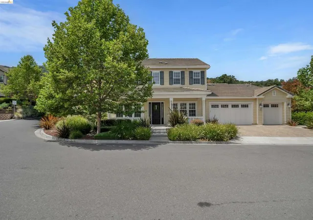 Photo 3 of Single family home for sale at 309 Wingfield Ct, Danville, CA 94526 | MLS# 41140919 | Listing updated on 2026-09-12