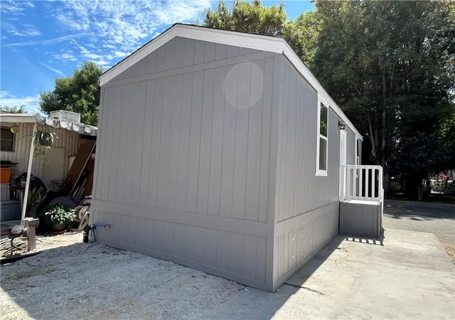 2nd image of 300 E Arbor Street #2, Long Beach, CA 90805 | MLS# AR26149050