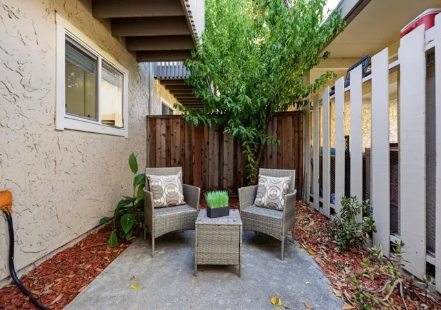 3rd image of 117 Mission Dr, East Palo Alto, CA 94303 | MLS# ML82053565