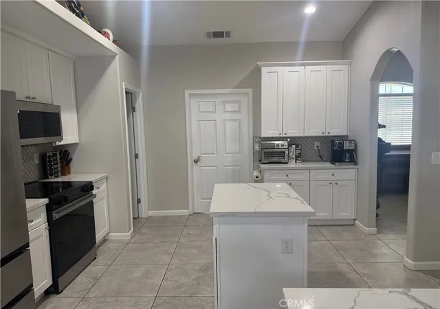 Photo 2 of Single family home for sale at 9040 10th Avenue, Hesperia, CA 92345 | MLS# HD26145818 | Listing updated on 2026-09-22