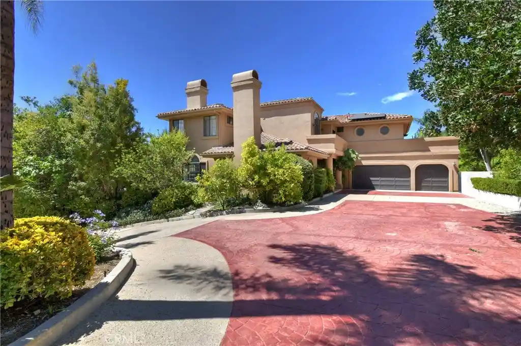 Single family home for sale at 4423 Tedregal Ct, Calabasas, CA 91302 | MLS# SR26147636