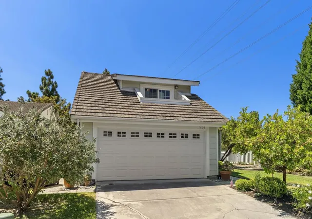 Photo 3 of Single family home for sale at 1605 Blossom Fld Way, Encinitas, CA 92024 | MLS# 260016656SD | Listing updated on 2026-10-05