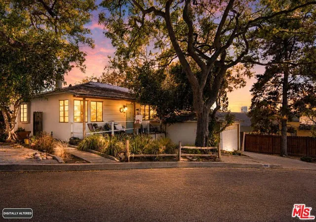 Photo 1 of Sale Pending at 10866 Kingsland St, Los Angeles, CA 90034 | MLS# 26857099 | Listing updated on 2026-10-04