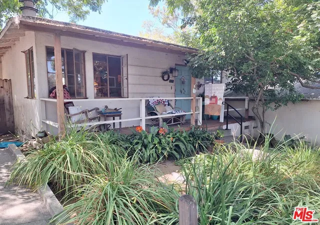 Photo 2 of Sale Pending at 10866 Kingsland St, Los Angeles, CA 90034 | MLS# 26857099 | Listing updated on 2026-10-04