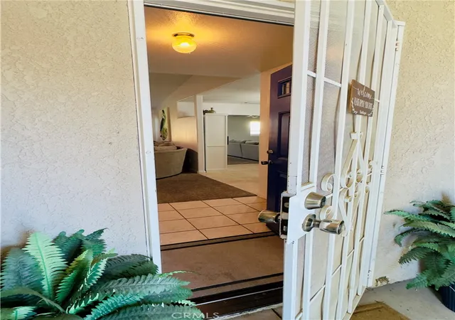 Homes for sale in Visalia, CA | 1009 S Elverta St, Visalia, CA 93292 | MLS# FR26149270