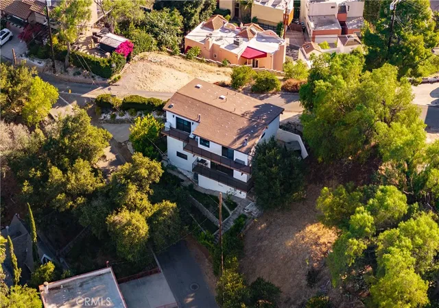 Photo 2 of Single family home for sale at 4300 Camello Rd, Woodland Hills, CA 91364 | MLS# DW26148402 | Listing updated on 2026-10-02