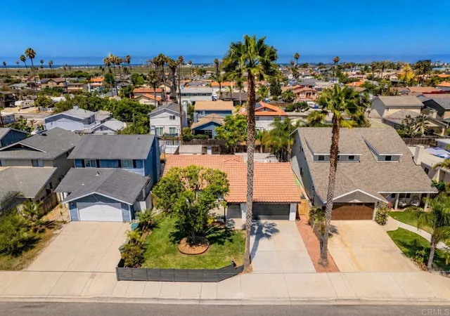 Photo 3 of Single family home for sale at 1250 Connecticut St, Imperial Beach, CA 91932 | MLS# PTP2605158 | Listing updated on 2026-10-05