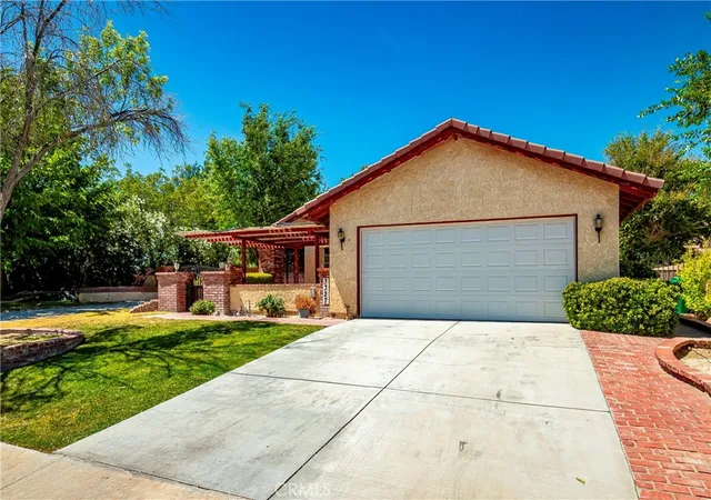 Photo 4 of Sale Pending at 3327 Marilynn, Lancaster, CA 93536 | MLS# SR26147048 | Listing updated on 2026-10-29