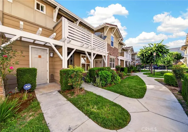 Listing Photo 4 - Condo for sale in building located at 735 Francesca Dr, Walnut, CA 91789 - Unit #202