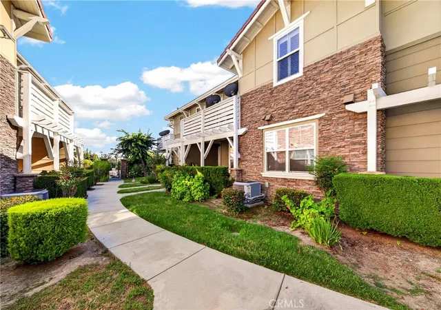 Listing Photo 5 - Condo for sale in building located at 735 Francesca Dr, Walnut, CA 91789 - Unit #202
