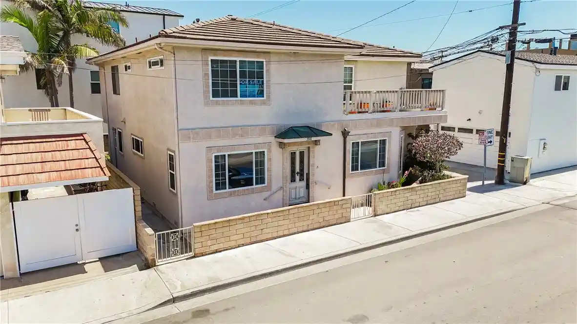 Photo 1 of Sale Pending at 3510 Lake, Newport Beach, CA 92663 | MLS# CV26146965 | Listing updated on 2026-10-27
