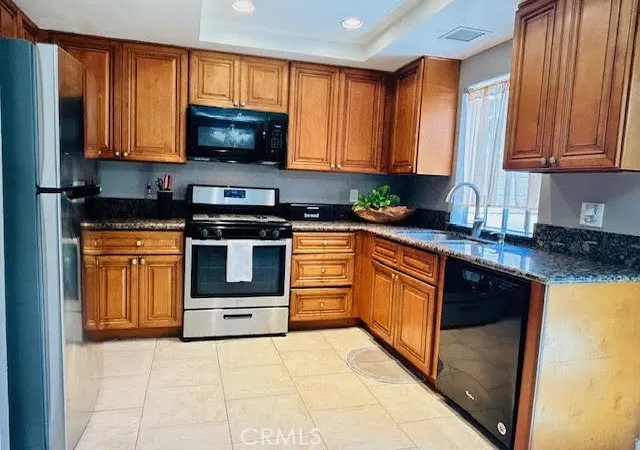 Listing Photo 3 - Condo for sale in building located at 7304 Exeter St, Paramount, CA 90723 - Unit #E